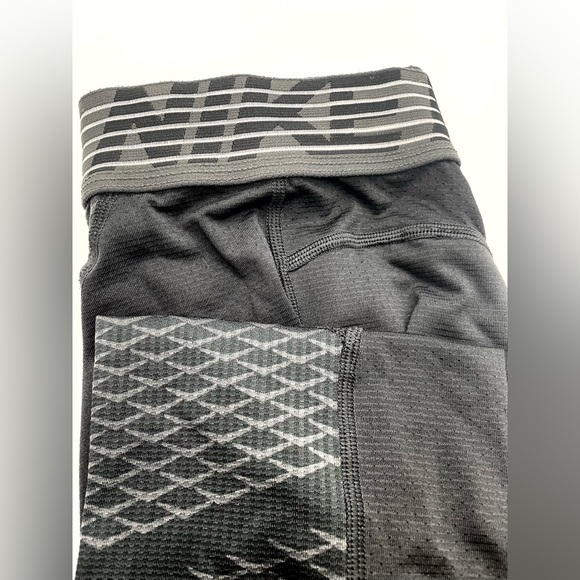 Set of 4 Men’s Nike & Nike Pro 3/4 Compression Leggings Size S - Picture 3 of 4